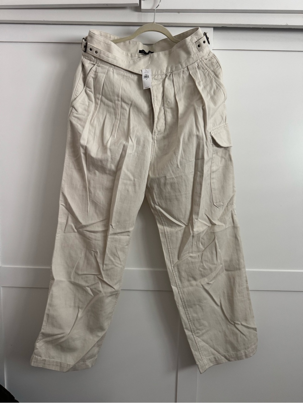 Banana Republic Women’s Cream Cargo Pants with Side Pocket
